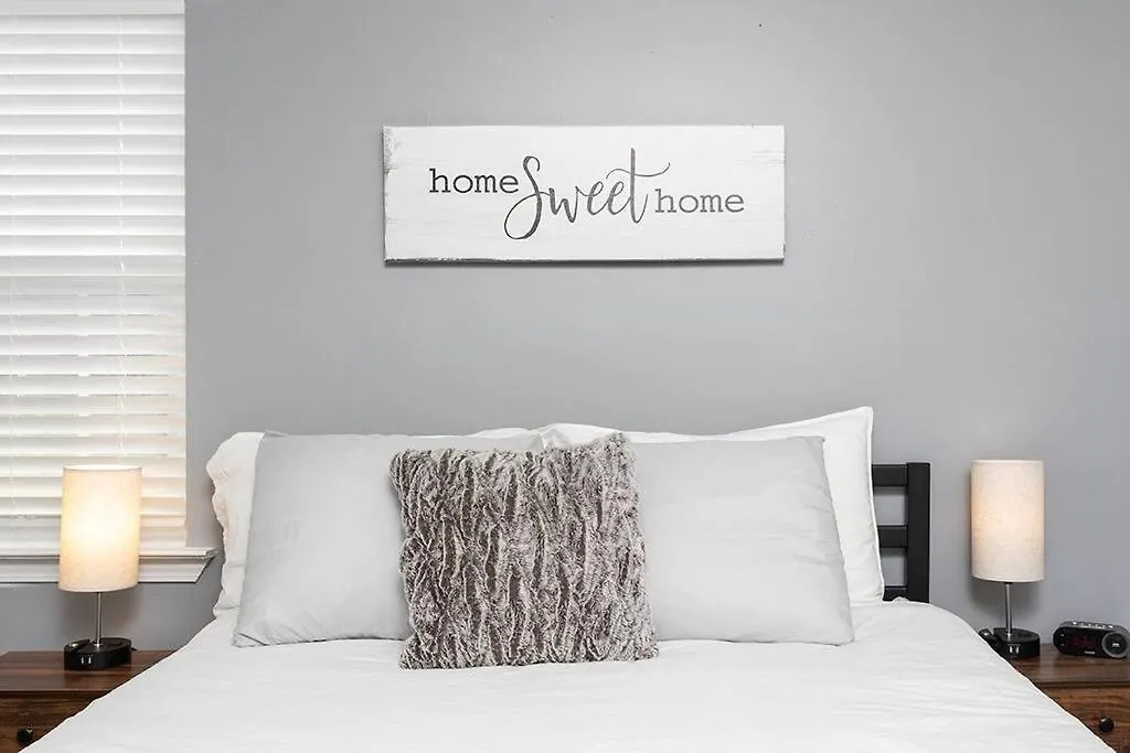 Holiday home Unique Cozy Home 6 Min 2 Uptown Fire Pit & Yard Charlotte