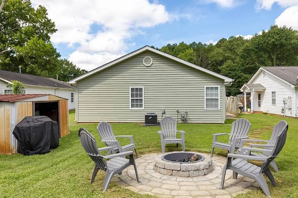 Unique Cozy Home 6 Min 2 Uptown Fire Pit & Yard Charlotte Holiday home